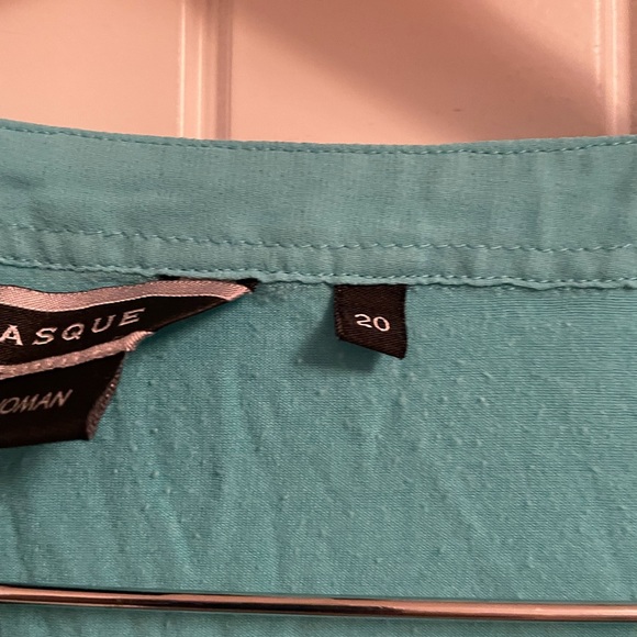 Nice blue top - Picture 3 of 4